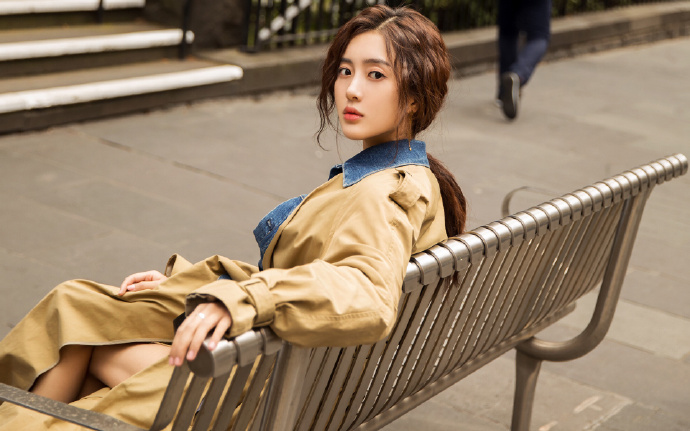 【活力中国调研行】“刚柔并济”的碳纤维：女士单手“提车”显示硬核科技